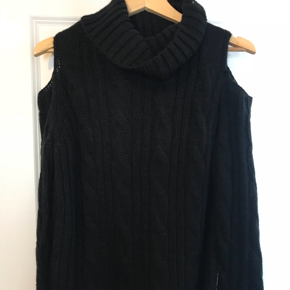 COLD SHOULDER CABLE KNIT SWEATER